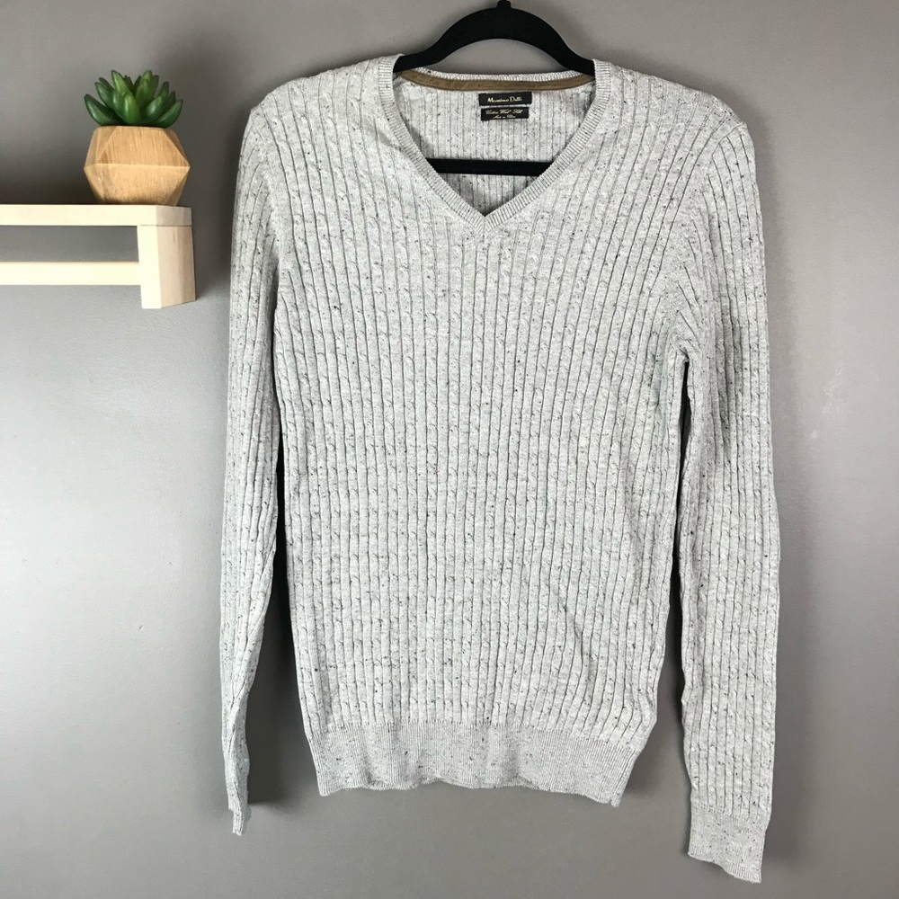 Mossimo Dutti v-neck Gray sweater Medium‎